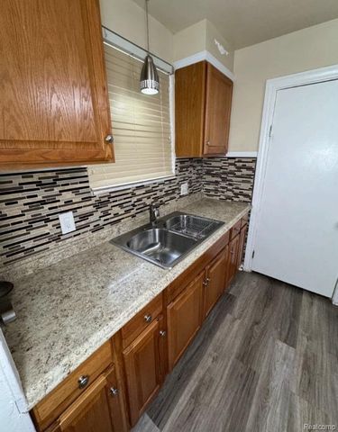 10407 Roxbury Street, Detroit, MI 48224