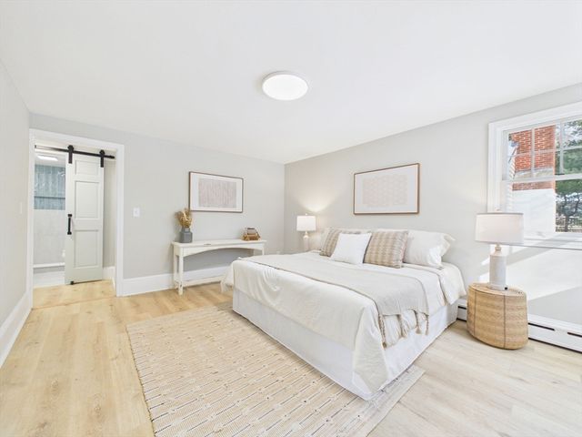 3 Rock St, Mattapoisett, MA 02739