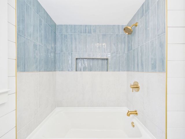 3 Rock St, Mattapoisett, MA 02739