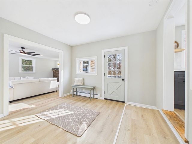 3 Rock St, Mattapoisett, MA 02739