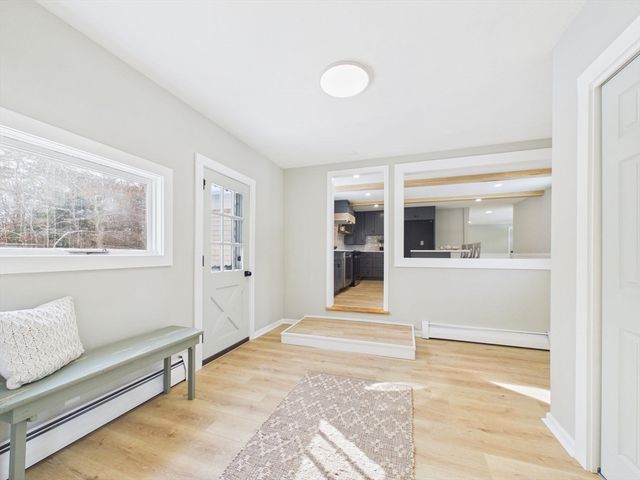 3 Rock St, Mattapoisett, MA 02739