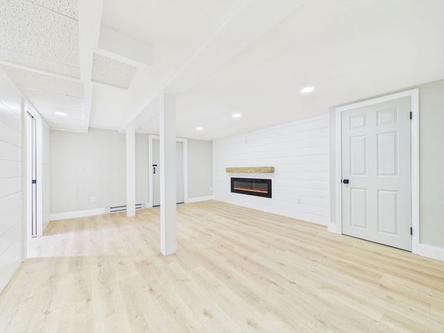 3 Rock St, Mattapoisett, MA 02739