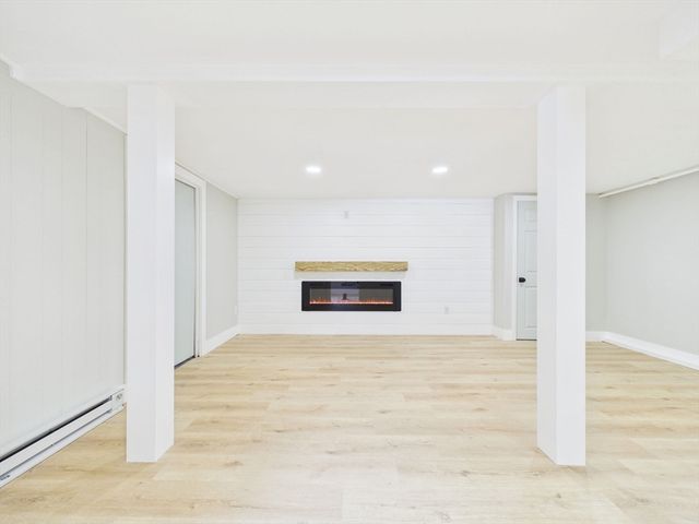 3 Rock St, Mattapoisett, MA 02739