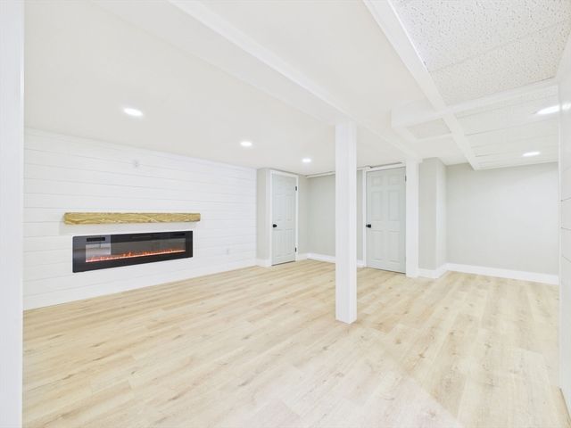 3 Rock St, Mattapoisett, MA 02739