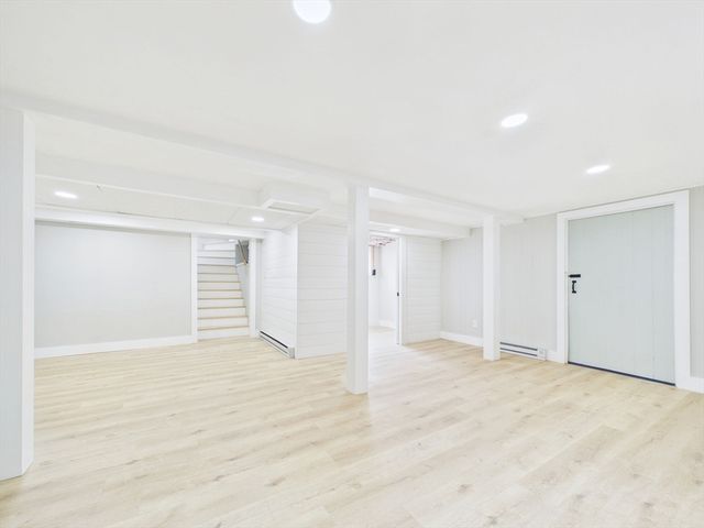 3 Rock St, Mattapoisett, MA 02739