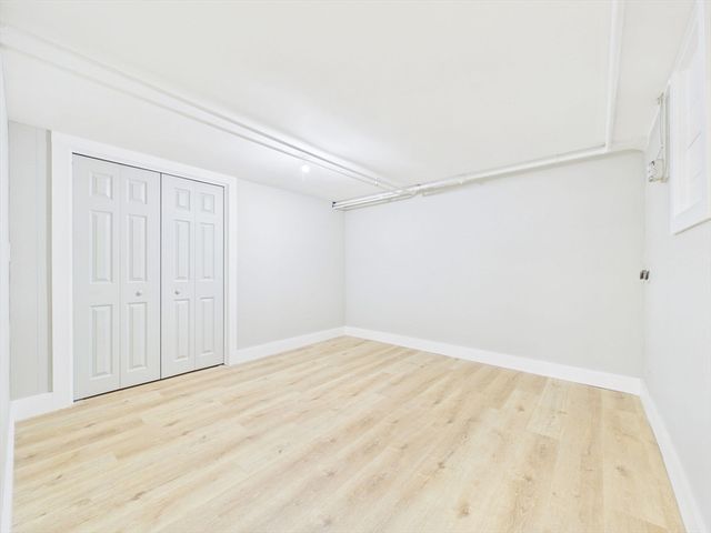 3 Rock St, Mattapoisett, MA 02739