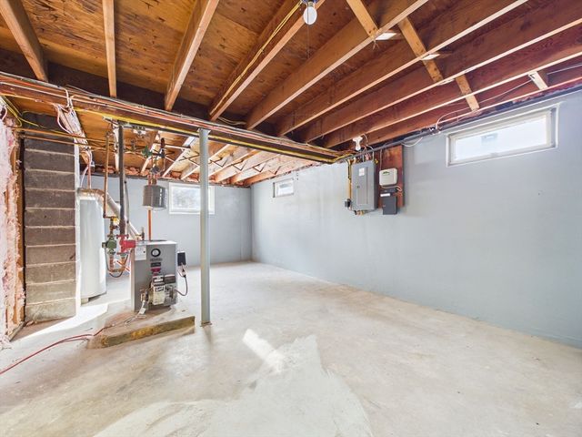 3 Rock St, Mattapoisett, MA 02739