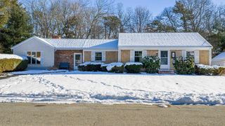 3 Rock St, Mattapoisett, MA 02739