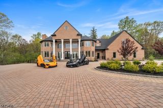 19 Amira Ln, Kinnelon Boro, NJ 07405
