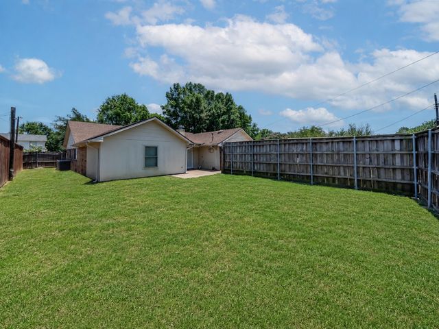 422 Woodhollow Drive, Wylie, TX 75098