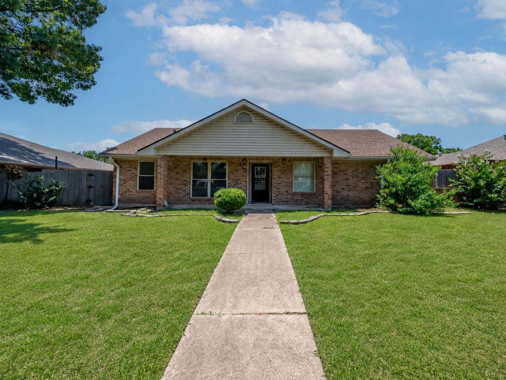422 Woodhollow Drive, Wylie, TX 75098