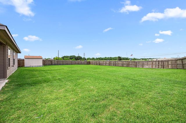 8002 Tamarind Lane, Baytown, TX 77521