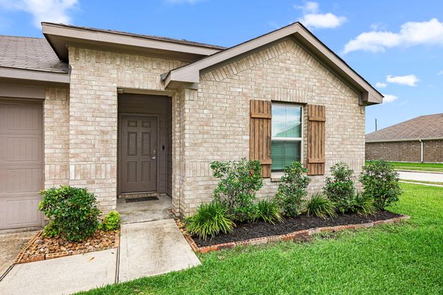 8002 Tamarind Lane, Baytown, TX 77521