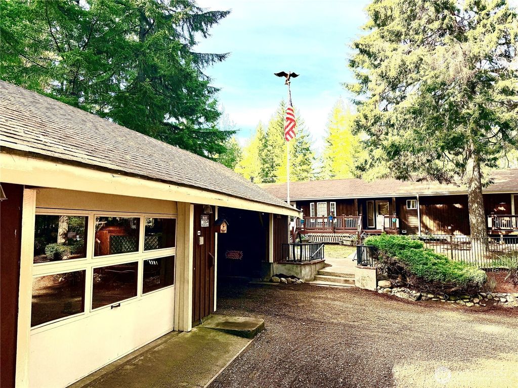 17843 NW Seabeck Holly Road, Seabeck, WA 98380