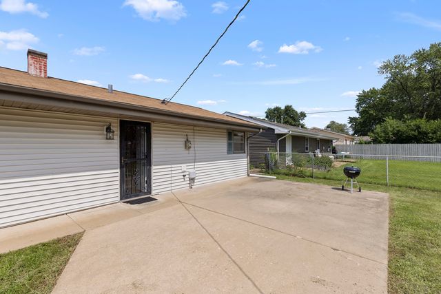 2013 EVANS Avenue, Loves Park, IL 61111