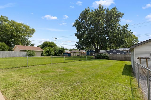 2013 EVANS Avenue, Loves Park, IL 61111