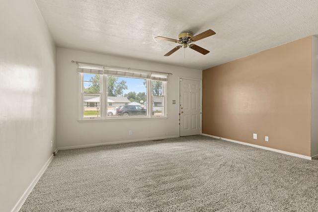 2013 EVANS Avenue, Loves Park, IL 61111