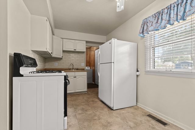 2013 EVANS Avenue, Loves Park, IL 61111