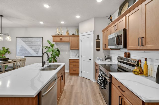 657 SE Hollow Court, West Des Moines, IA 50265