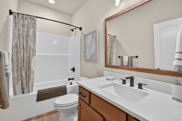 657 SE Hollow Court, West Des Moines, IA 50265