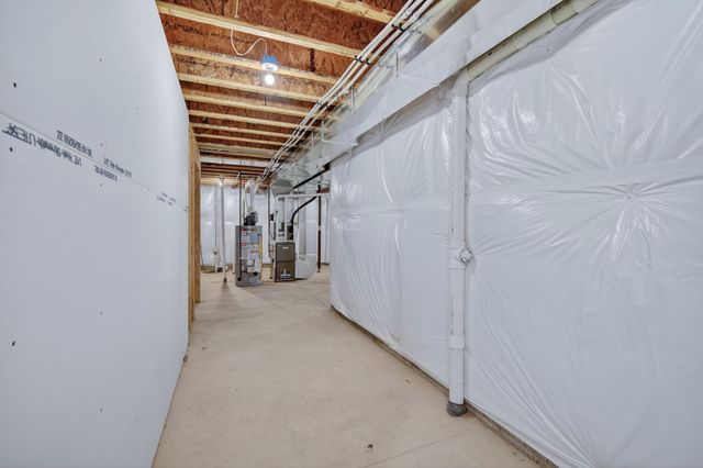 657 SE Hollow Court, West Des Moines, IA 50265