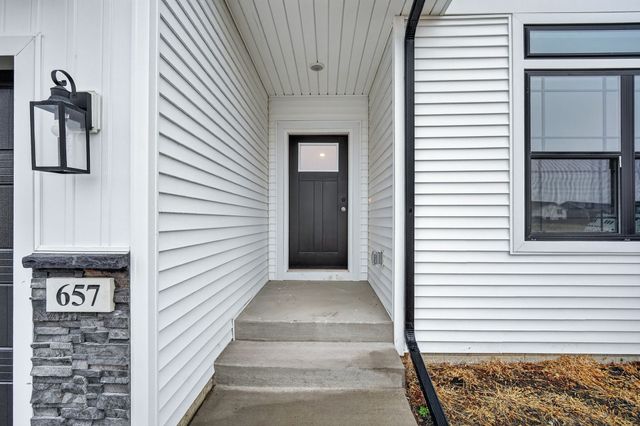 657 SE Hollow Court, West Des Moines, IA 50265