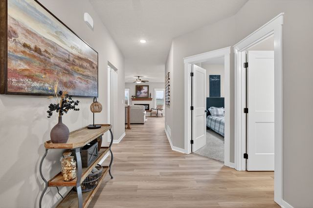 657 SE Hollow Court, West Des Moines, IA 50265