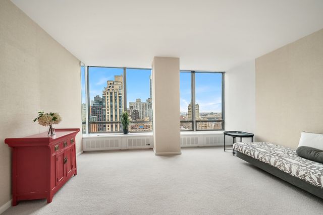 860 United Nations Plz Apt 28C, New York City, NY 10017