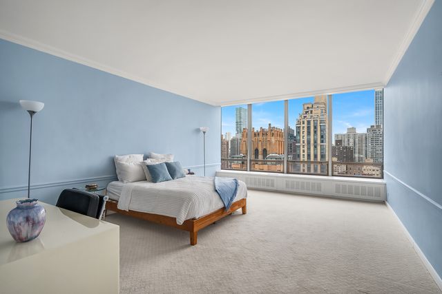 860 United Nations Plz Apt 28C, New York City, NY 10017