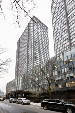 860 United Nations Plz Apt 28C, New York City, NY 10017