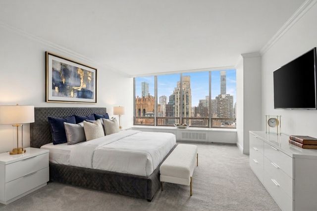 860 United Nations Plz Apt 28C, New York City, NY 10017