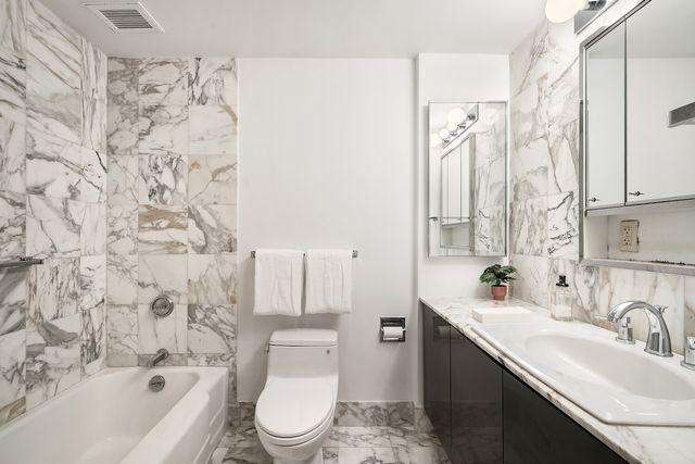 860 United Nations Plz Apt 28C, New York City, NY 10017