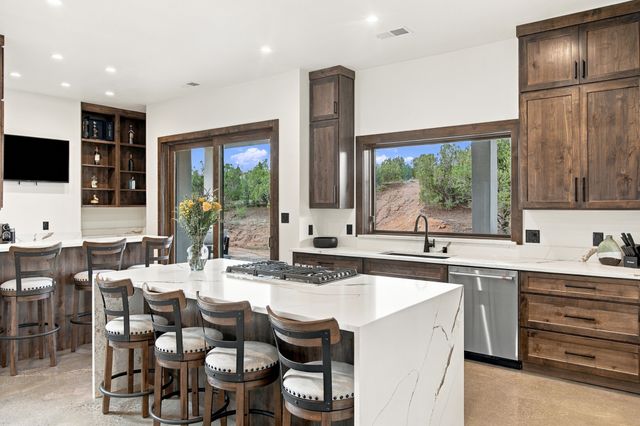 21 Paseo Del Coyote B, Santa Fe, NM 87506
