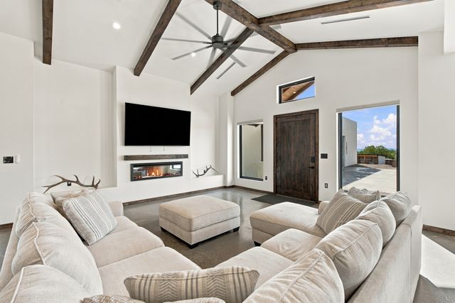 21 Paseo Del Coyote B, Santa Fe, NM 87506