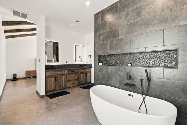 21 Paseo Del Coyote B, Santa Fe, NM 87506