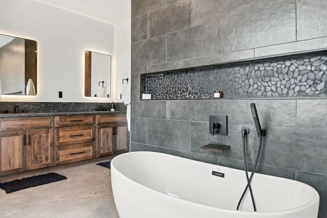 21 Paseo Del Coyote B, Santa Fe, NM 87506