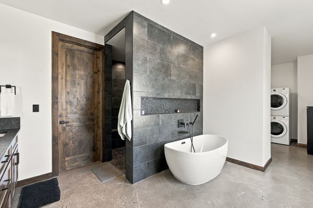 21 Paseo Del Coyote B, Santa Fe, NM 87506