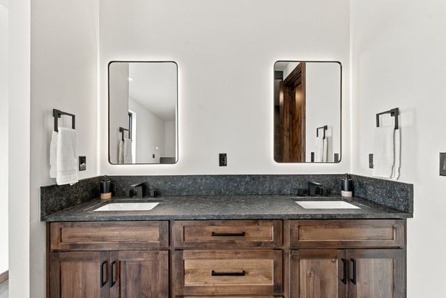 21 Paseo Del Coyote B, Santa Fe, NM 87506