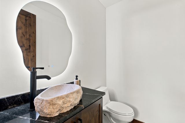 21 Paseo Del Coyote B, Santa Fe, NM 87506