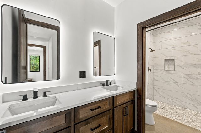 21 Paseo Del Coyote B, Santa Fe, NM 87506