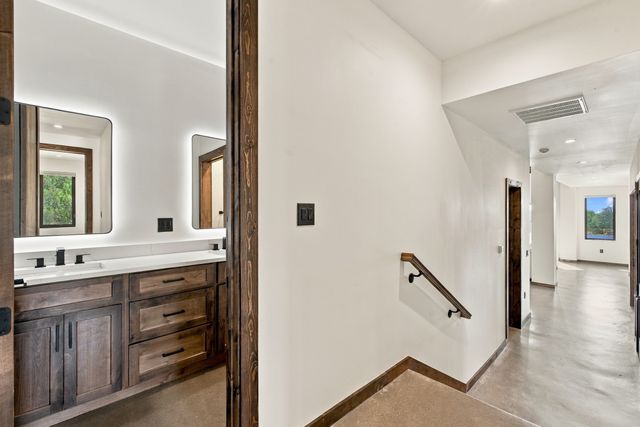 21 Paseo Del Coyote B, Santa Fe, NM 87506