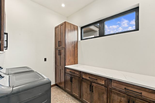 21 Paseo Del Coyote B, Santa Fe, NM 87506