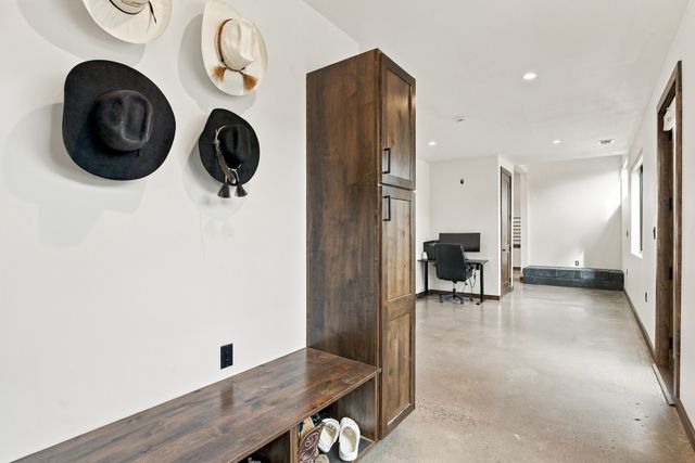 21 Paseo Del Coyote B, Santa Fe, NM 87506