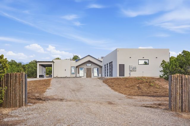 21 Paseo Del Coyote B, Santa Fe, NM 87506