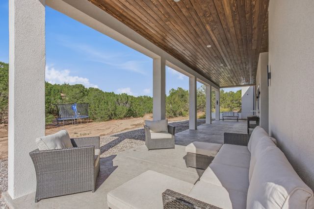 21 Paseo Del Coyote B, Santa Fe, NM 87506