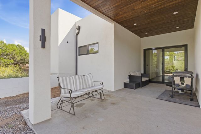 21 Paseo Del Coyote B, Santa Fe, NM 87506