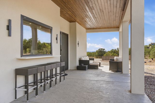 21 Paseo Del Coyote B, Santa Fe, NM 87506
