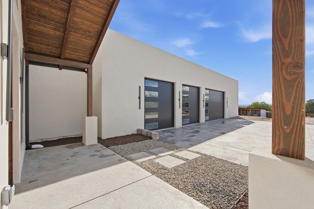 21 Paseo Del Coyote B, Santa Fe, NM 87506
