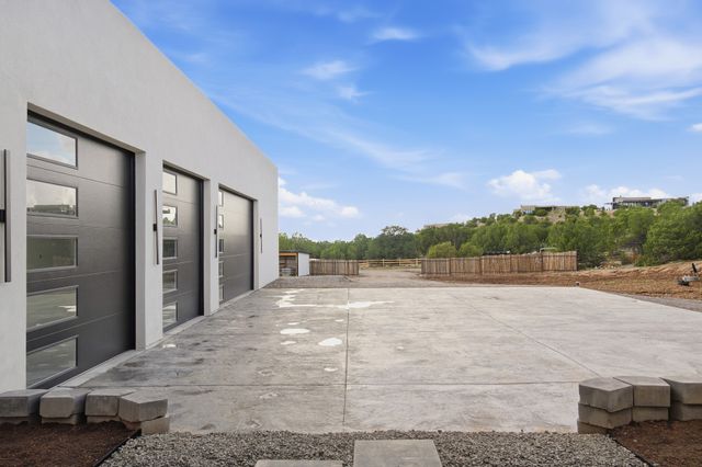 21 Paseo Del Coyote B, Santa Fe, NM 87506