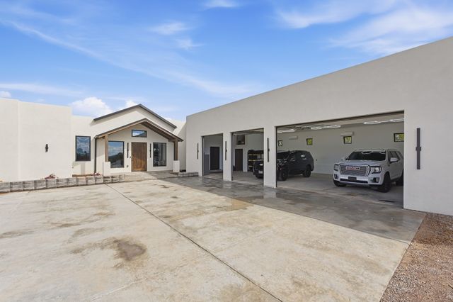 21 Paseo Del Coyote B, Santa Fe, NM 87506
